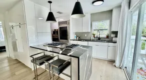 Walk to Siesta Key Beach - Family & Pet Friendly - Private Saltwater Pool - Fenced Yard -Gourmet WOLF Subzero Kitchen -Garage -Close to Restaurants Shops-Aylees Private Beach House - Image 3