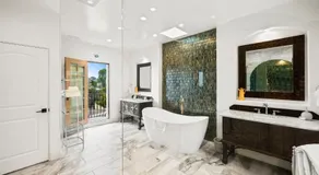 Grand Mediterranean Villa in La Jolla Hillside - Image 2