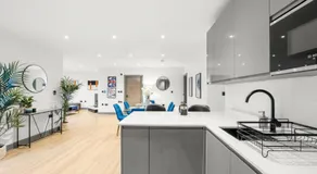 Finchley Penthouse | Sleeps 8 | Long Stay Discount | LDN - Image 3