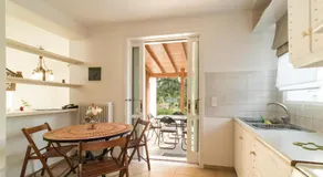 Holiday home next to orange tree orchard - Image 3