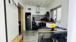 AeroSuites Luton - SHARED AND PRIVATE Accommodations mins from Luton Airport,FREE selected Breakfast,Adults Only,FREE Parking subject to availability and reservation only, Whats Up number required, Late Self Check In and Out by request only - Image 4