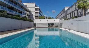 Spacious 3-Bedroom Garden Apartment and Indoor Community Pool - Image 2