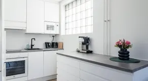 1BR Apartments next to Railway Station, Free Parking, Balcony - Image 4