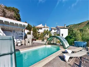 Beautiful holiday home in Andalusia with heated pool - Image 1