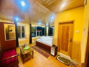 Silver Cedar Homestay - Image 2