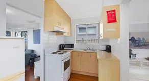 Lake Edge Cottage - - Image 3