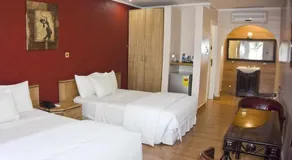Tropical Enclave Hotel - Image 2