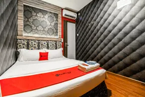 RedDoorz Plus near Nagoya Hill Batam 6 - Image 1