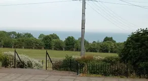 Entire two bedroom modern house near beach - Durham City - Image 4