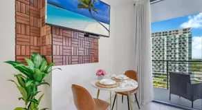 Stylish Studio with Pool View at the Heart of Downtown Doral - Image 4