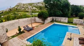 Studio neuf avec accès piscine, terrasse, parking - proche Marseille et aéroport - Image 3