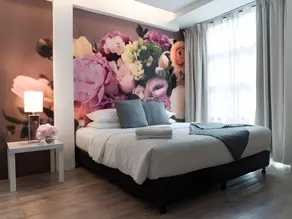 V Garden Hotel - Image 2