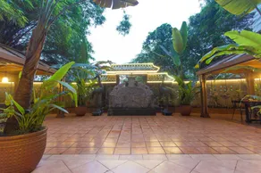 Dragon Hotel - Image 2