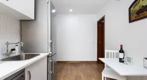 Elegante y luminoso piso recién reformado - Image 4