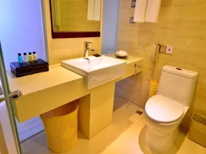 Barry Boutique Hotel Sanya - Image 2