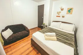 RUSTIC THEMED - 2BR TownHouse - near Clark Airport - TRP4 - Image 4