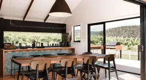 The Picker's Hut - Luxury Farm Stay - Image 3