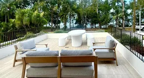 Clifton by the sea, Cairns - Image 5