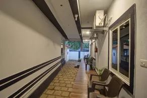 Shelly's Hideout Inn - Image 3