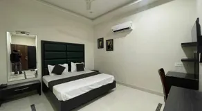 Hotel Oval Hut - Image 2