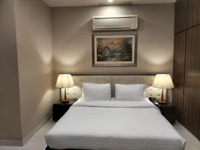 Grand Regent Hotel and Suites - Image 2