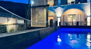 Royal Jelly Suites - Renovated Suites with Pool Just 5 Minutes walk from the Beach By Villa Mana Gers - Image 2