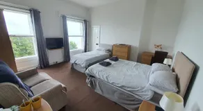 Highlander Hotel - Image 2