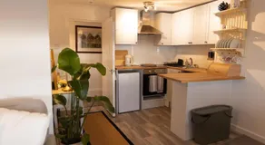 Romantic 1830 Georgian Apartment - Prime Location - Image 3