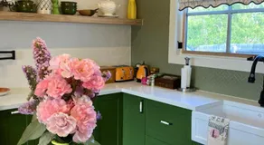 Peninsula Green Cottage for 14 guests - Image 3