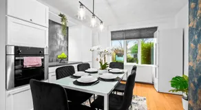 Stylish Three Bedroom House - Accommodates 7 - Parking - Garden - Recently Renovated 162S - Image 3