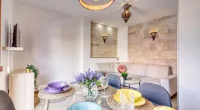 Cozy Retreat with Ocean Views, Private Terrace & Ensuite - Image 4