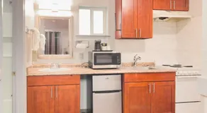 Americas Inn & Suite - Image 3