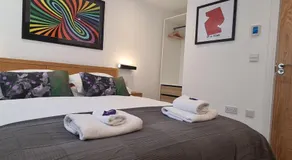 THE ONE- luton 1 bed, free parking - Image 2