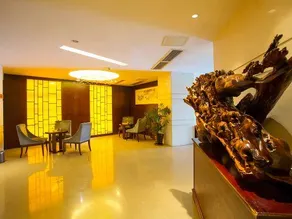 Eastern Kaiyue Business Hotel - Image 5