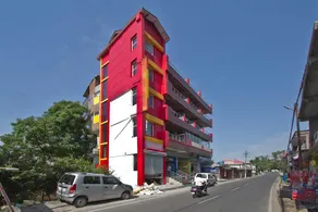 Red carpet hotel - Image 4