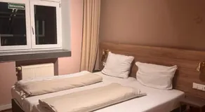 Hotel Orange - Image 2