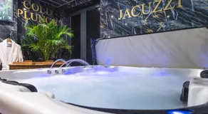 A Private Luxury Spa Suite with Jacuzzi, Sauna and Ice Bath, ideal for Couples, Business, Athlete Recovery - Image 5