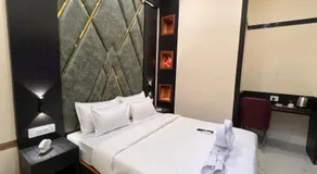 Sky Suites By Glitz Hotels Nr Internatinational Airport Mumbai - Image 2