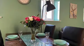 The Orchid-Central Beeston-Private Apartment-SmartTV-Free Wi-Fi-Tram-Parking - Image 5