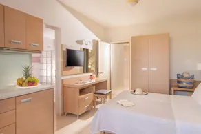 Pleasure Beach Hotel - Image 2