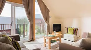 Swallow Lodge with Hot Tub, dogs welcome sleeps 8, Great resort Facilities - Image 2