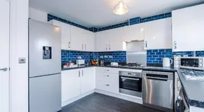 Vibrant Home in Crewe by 53 Degrees Property, Ideal for Business, FREE Parking! - Image 3