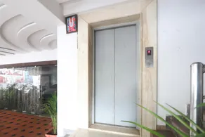 Super Townhouse Oak Ramdaspeth Downtown - Image 5