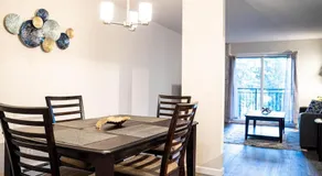 Modern Cozy next to Microsoft, Queen Bed, Parking - Image 3