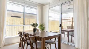 Modern 4-Bedroom Home in Pallara - Free Parking Close to Brisbane - Image 3