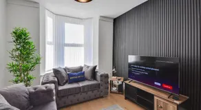 Stay With Alexandra 2 Free Parking - high speed Free Wifi close to stadiums - Image 2