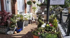 The Phoenix Guest House - Image 4