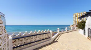 Charming Apartment with Sea Views - Image 2