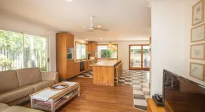 Palm Beach House - sleeps 12 - spacious - Image 2