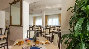 Hotel Corinna - Image 3
